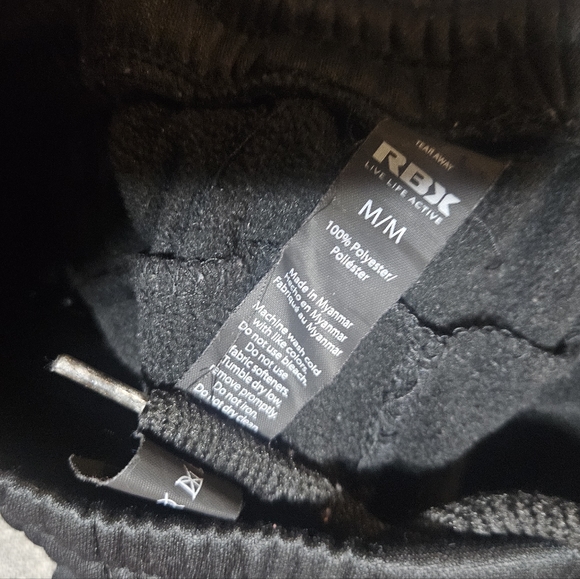 Lot of 4 pairs of pajama pants. - Picture 7 of 8